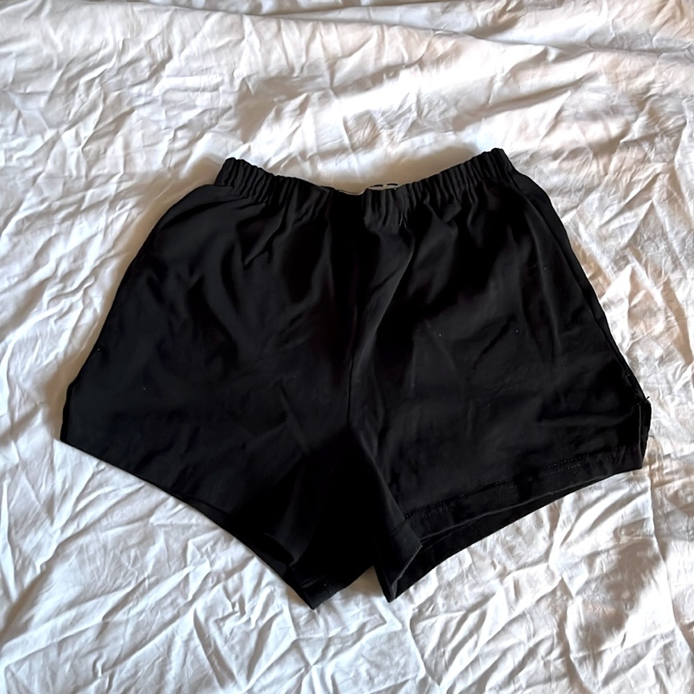 I’m selling these black workout shorts. There waste fitting.
